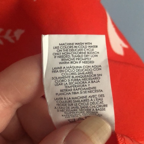 ⭕️ PRICE FIRM CAbi Size XS Red and White Shoulder Tie Top - Picture 6 of 7